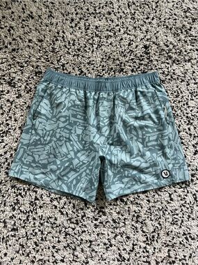 Vuori Cape Shorts Men Large Sage Green Abstract Print Athletic Training V369